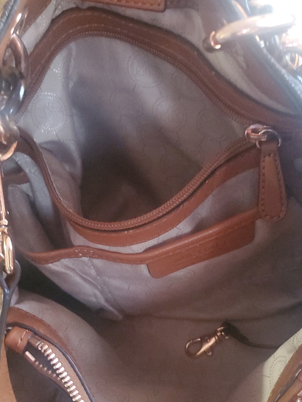 MICHEAL Micheal Kors Cynthia Medium Satchel - Picture 14 of 16